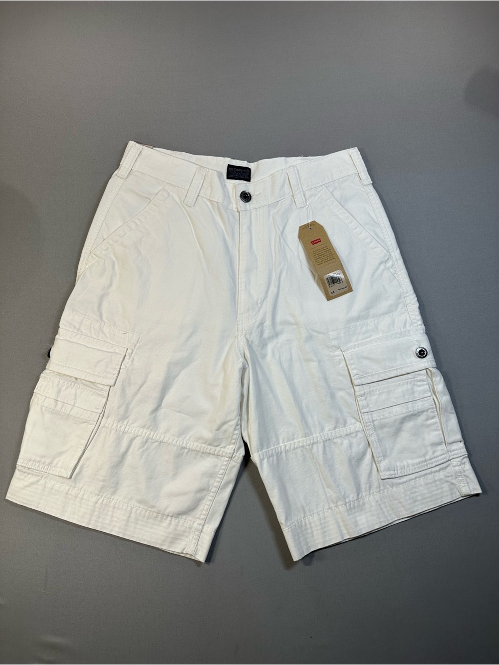 NWT Levi's Squad Cargo Shorts, White - Mens 32 - Picture 2 of 15